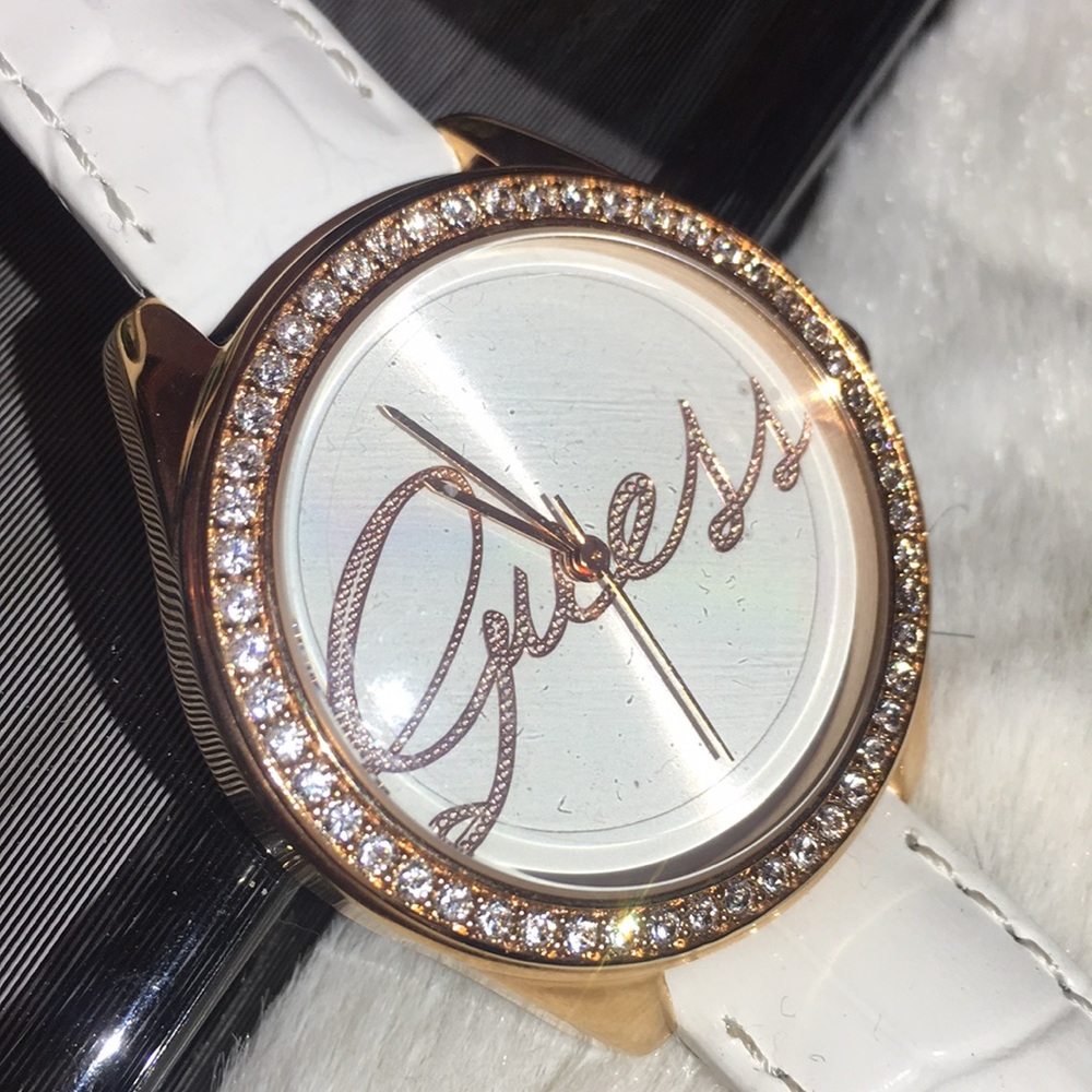 ‼️GUESS ® White faux leather watch‼️